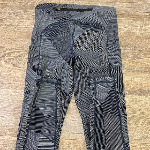 Lululemon SPEED UP 27” Leggings-Etch Hail Midnight Size 4 - Picture 2 of 8